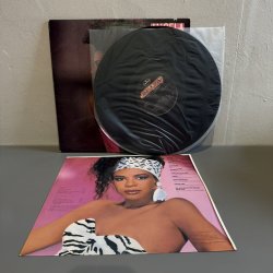 画像4: ANGELA WINBUSH / SHARP 