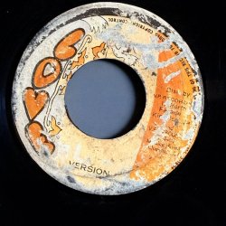 画像2: JOHNNY CLARKE / LOVE ME FOREVER (7")