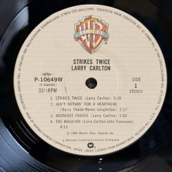 画像5: ラリー・カールトン ~ LARRY CARLTON / ストライクス・トワイス / STRIKES TWICE (LP) 
