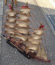 画像1: 帆船の置物