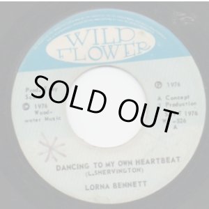 画像: LORNA BENNETT / DANCING TO MY OWN HEARTBEAT