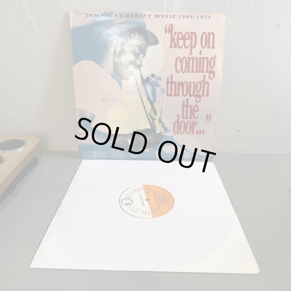 画像3: V.A. / "keep on coming through the door..." JAMAICAN DEEJAY MUSIC 1969-1973 