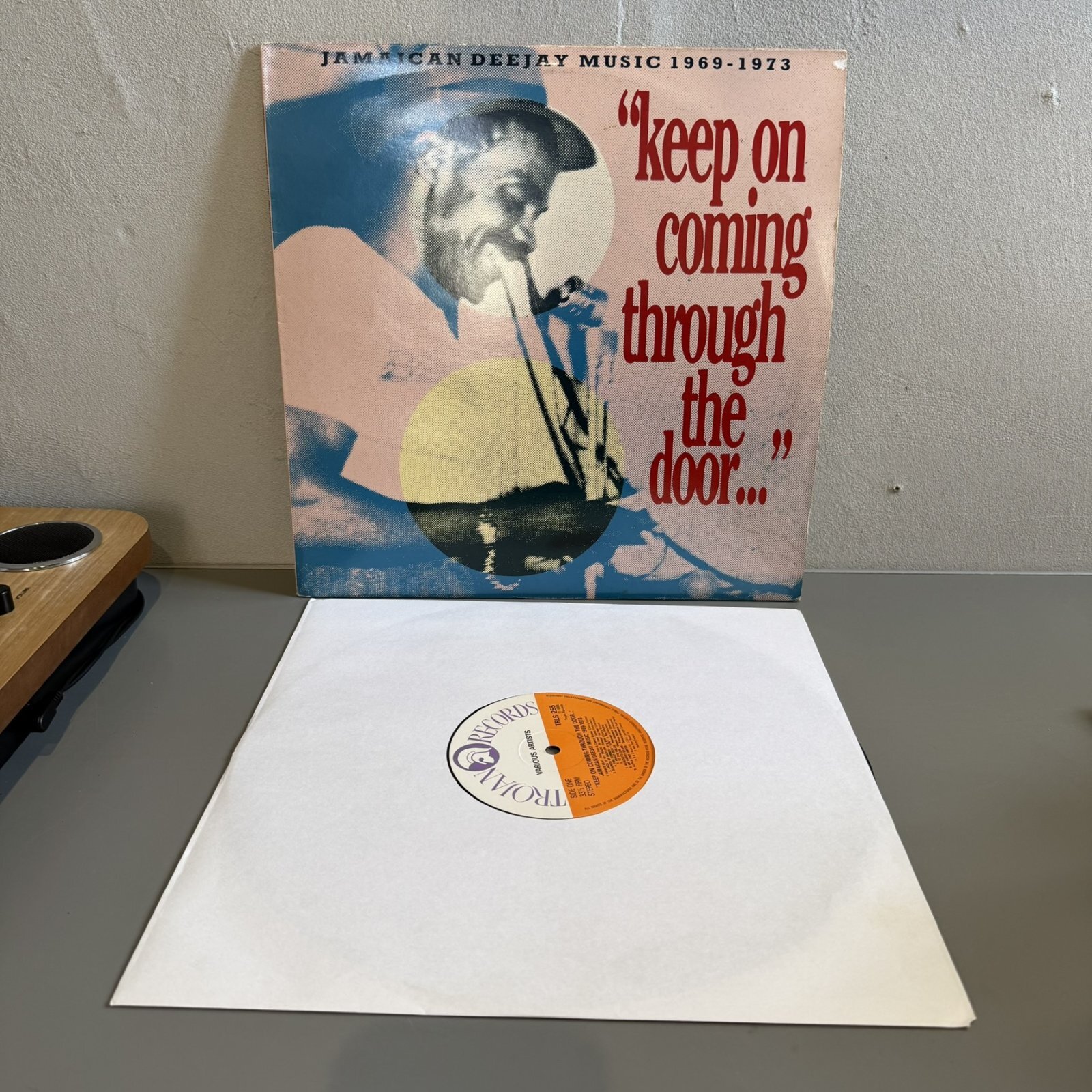 画像3: V.A. / "keep on coming through the door..." JAMAICAN DEEJAY MUSIC 1969-1973 