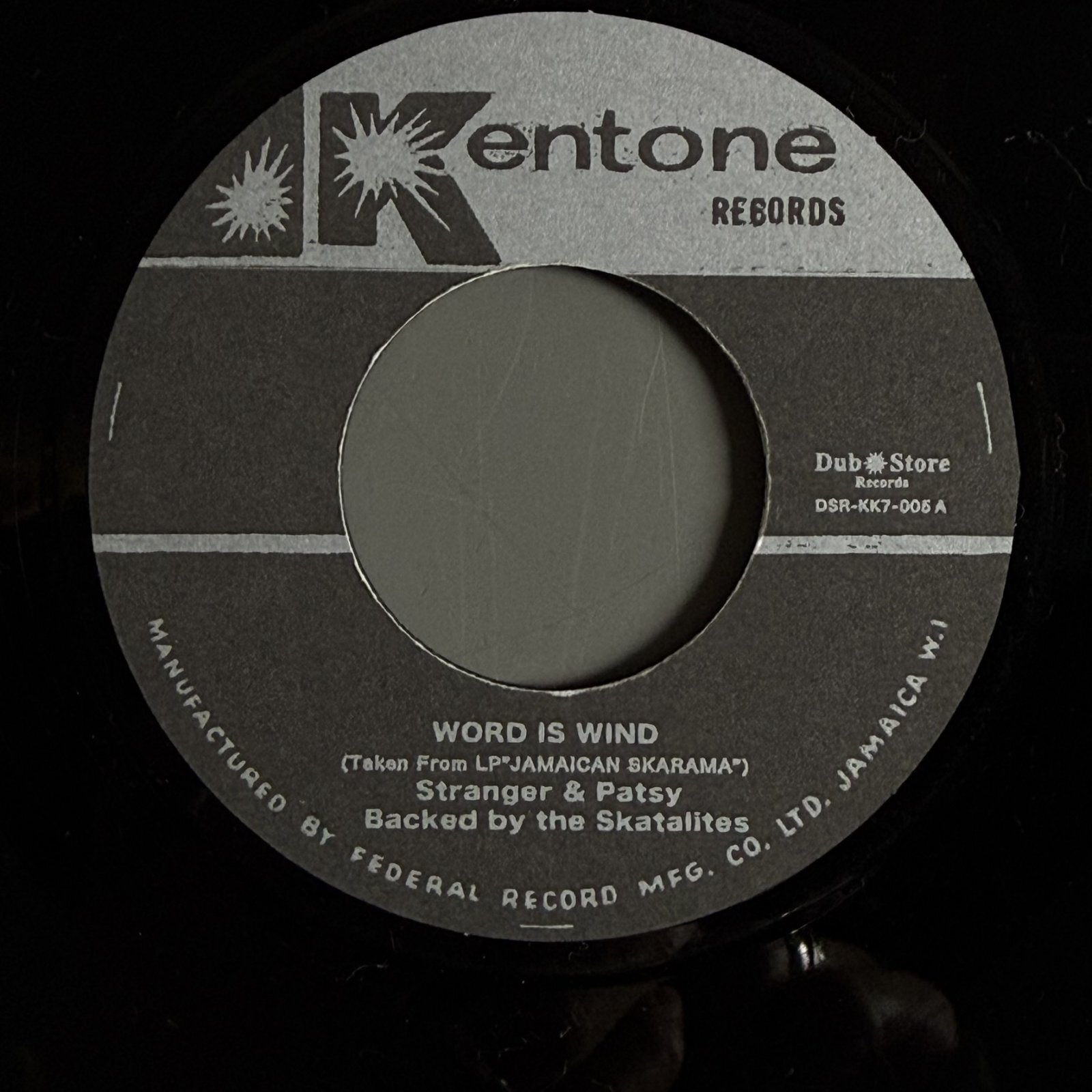 画像1: STRANGER & PATSY / DOBBY DOBSON — WORD IS WIND / CRY ANOTHER CRY (7")　