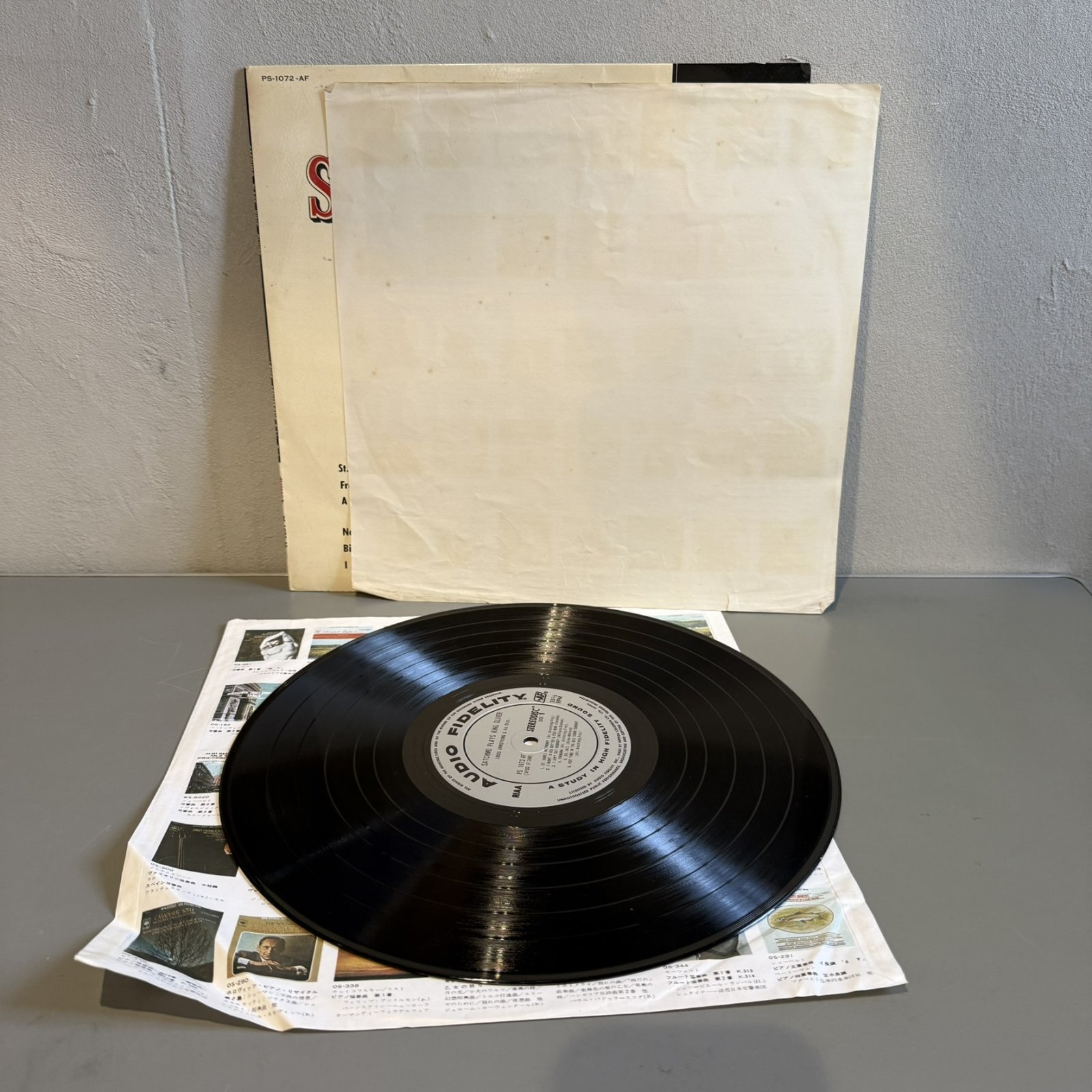 画像4: ルイ・アームストロング ~ Louis Armstrong / サッチモ・キング・オリヴァーに捧げる ~ Satchmo Plays King Oliver (LP)　