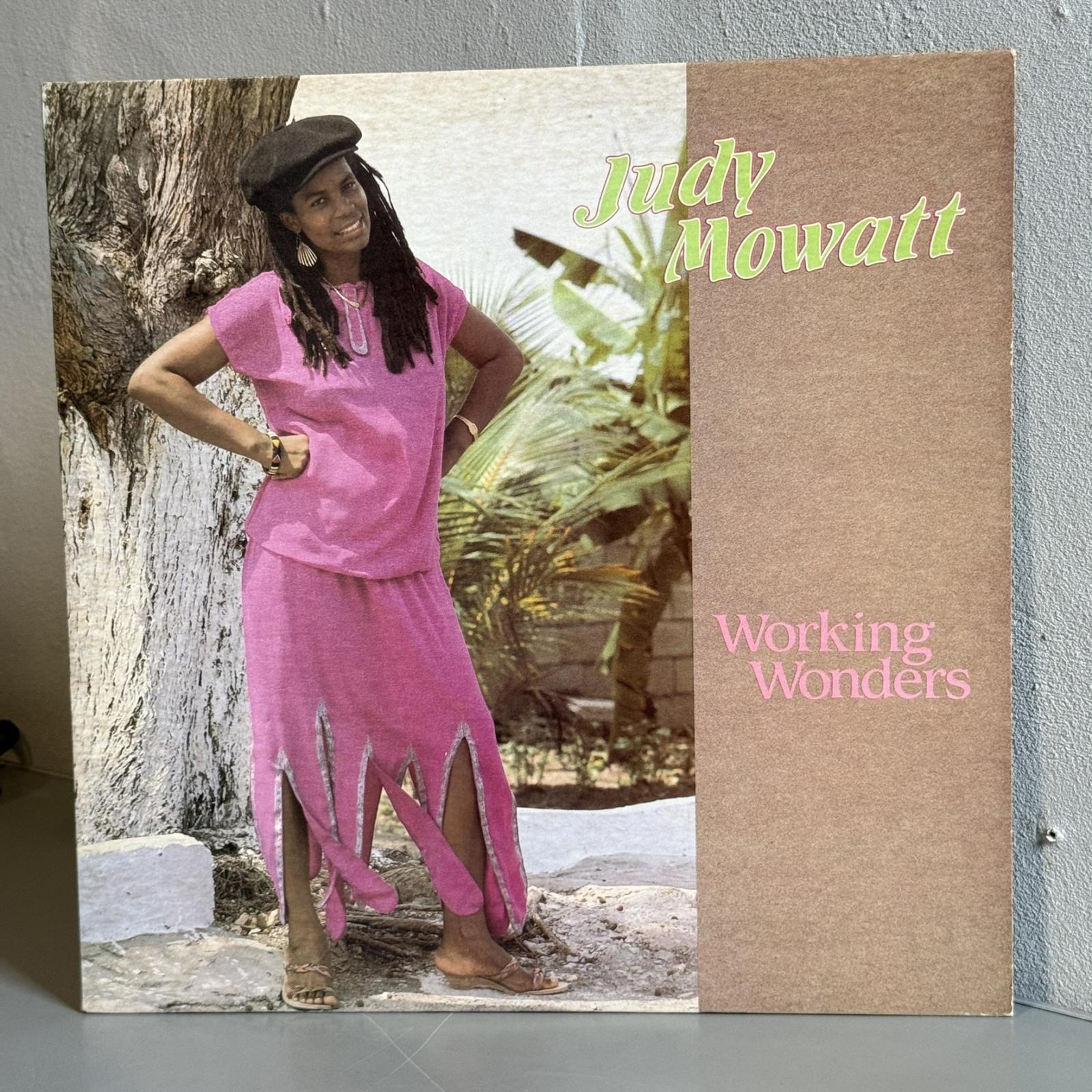 画像1: ジュディ・モワット ~ Judy Mowatt / ワーキング・ワンダーズ ~ Working Wonders (LP)