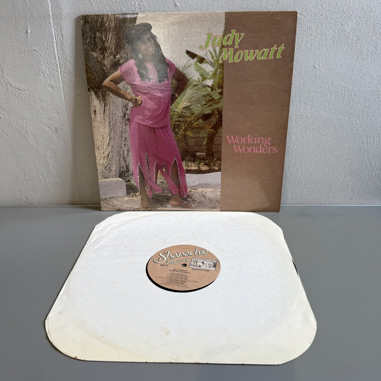 画像3: ジュディ・モワット ~ Judy Mowatt / ワーキング・ワンダーズ ~ Working Wonders (LP)